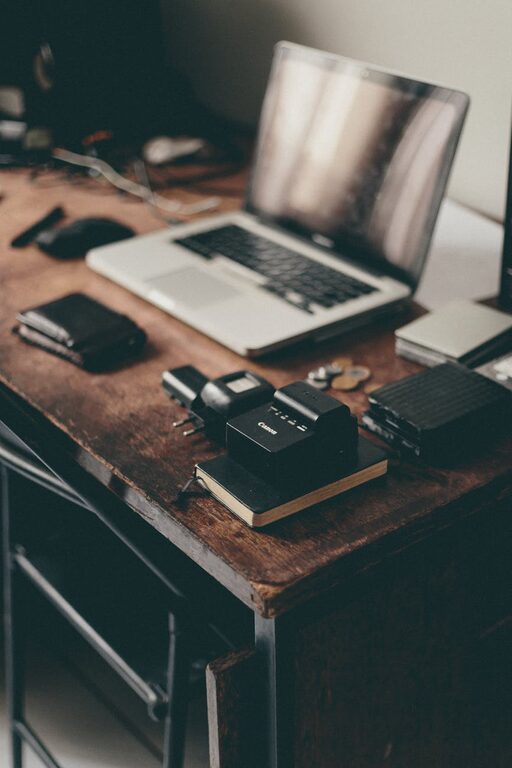 How to Organize Cables and Chargers Neatly: Easy Tips and Tricks